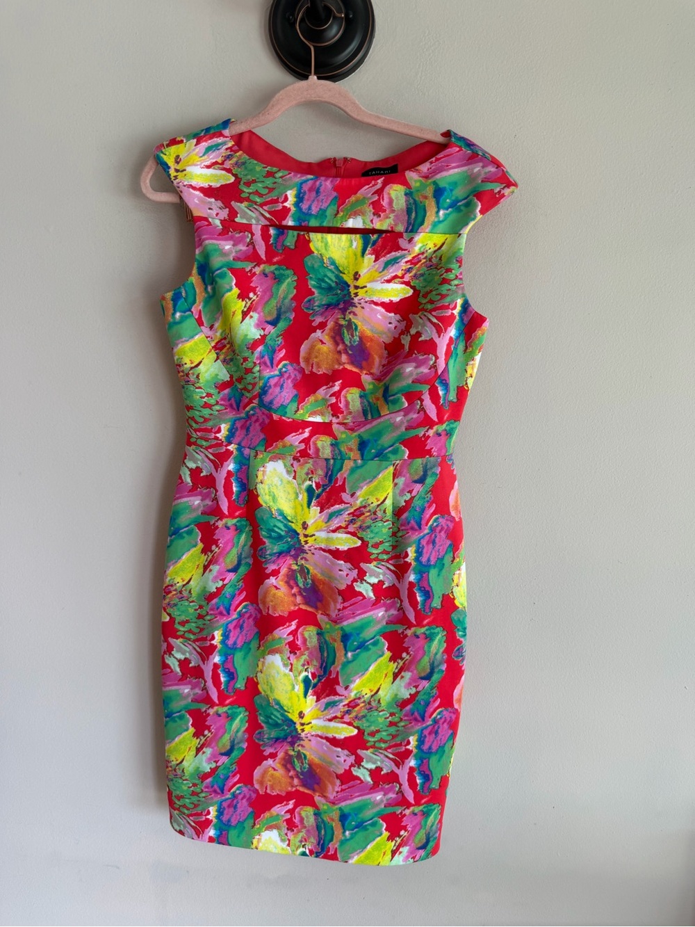 Tahari Arthur S. Levine Watercolor Floral Sheath Dress Size 4 Cutout Neckline